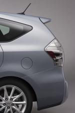 Toyota Prius V 2011 года